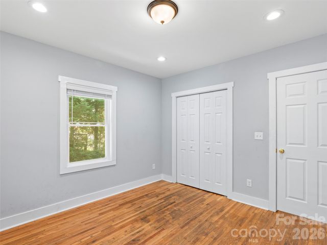 926 W Chapel Road, Asheville, NC 28803