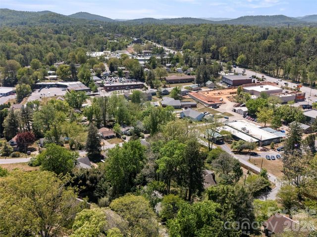 926 W Chapel Road, Asheville, NC 28803