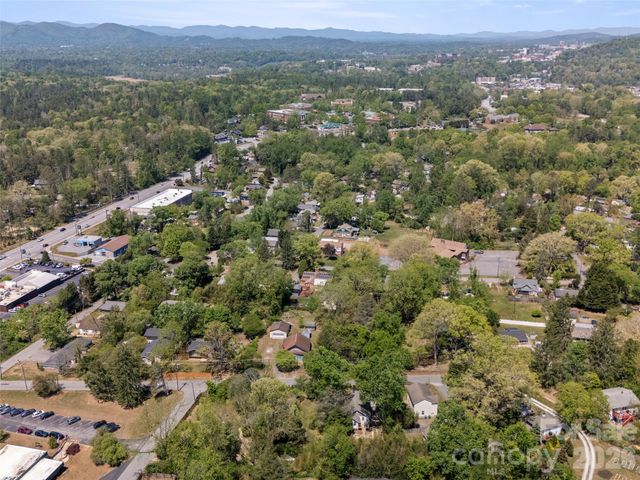926 W Chapel Road, Asheville, NC 28803