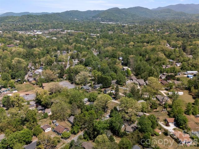 926 W Chapel Road, Asheville, NC 28803