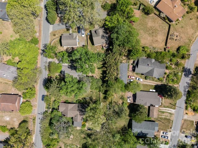 926 W Chapel Road, Asheville, NC 28803