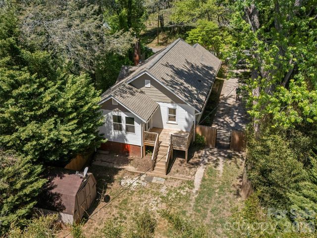 926 W Chapel Road, Asheville, NC 28803