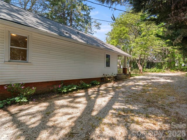 926 W Chapel Road, Asheville, NC 28803