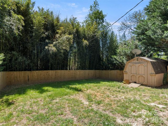 926 W Chapel Road, Asheville, NC 28803