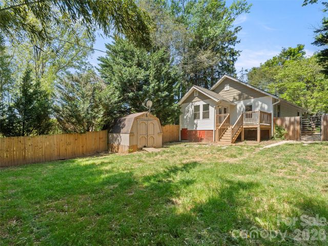 926 W Chapel Road, Asheville, NC 28803