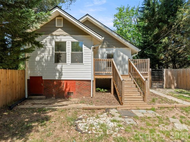 926 W Chapel Road, Asheville, NC 28803