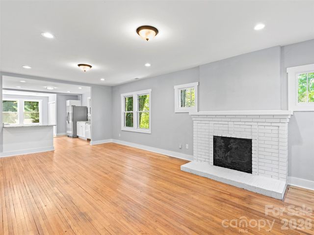 926 W Chapel Road, Asheville, NC 28803