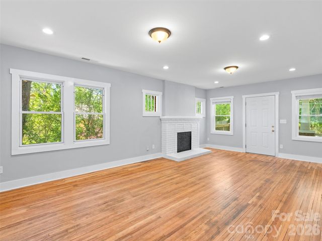 926 W Chapel Road, Asheville, NC 28803