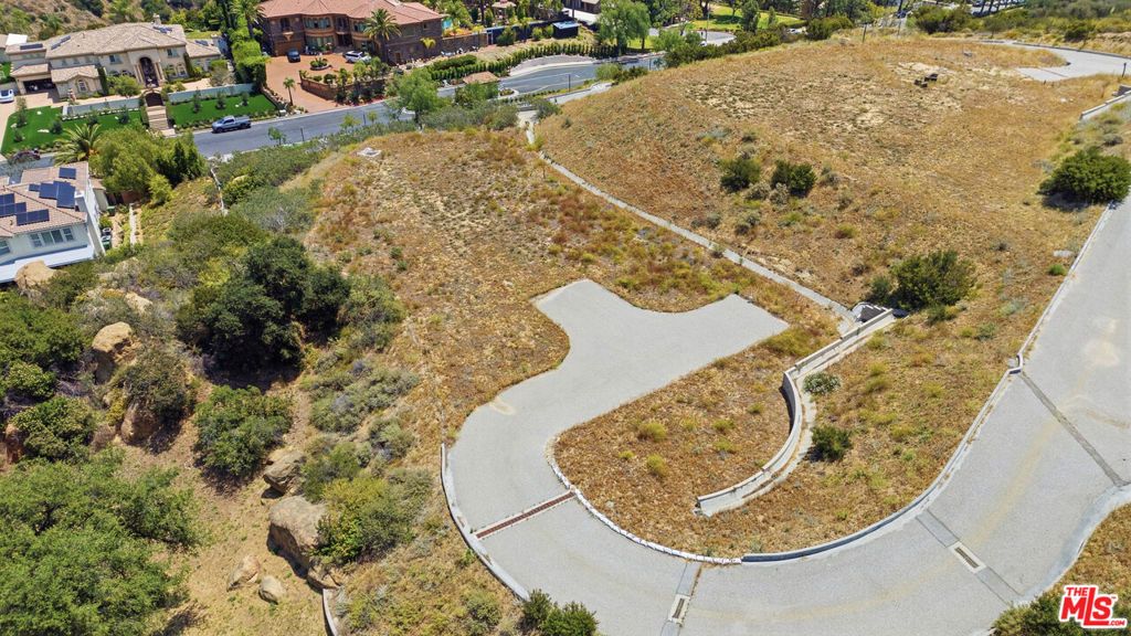 Image 3 of property listing at 11629 Poema Pl., Chatsworth, CA 91311