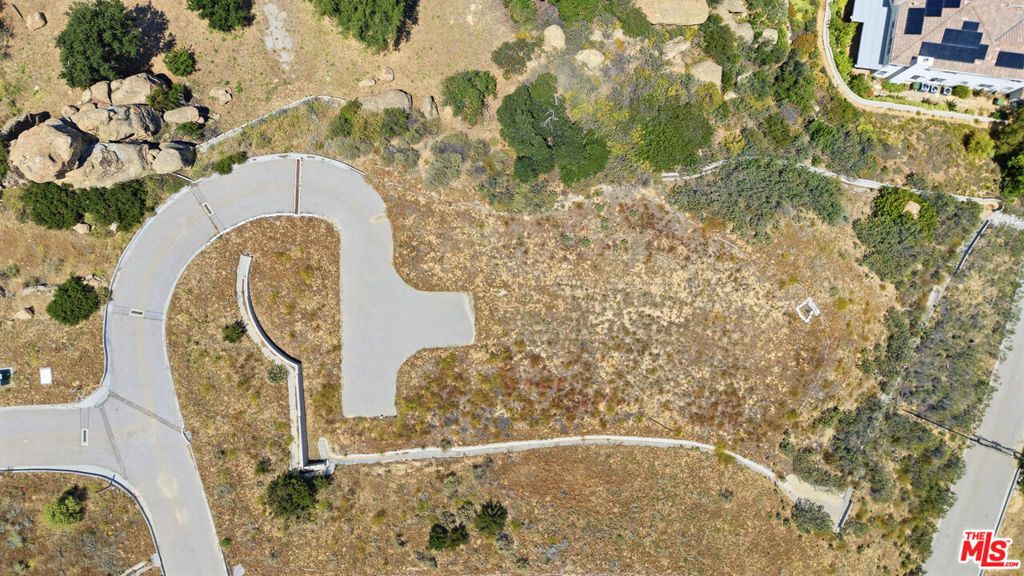 Image 5 of property listing at 11629 Poema Pl., Chatsworth, CA 91311