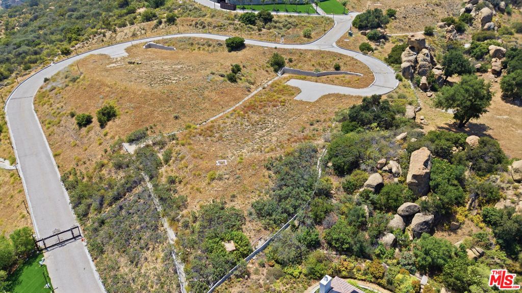 Image 6 of property listing at 11629 Poema Pl., Chatsworth, CA 91311