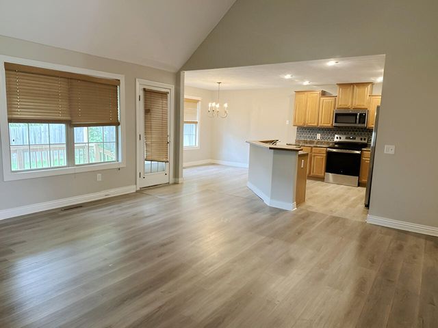 819 S Southgate Drive, Nixa, MO 65714