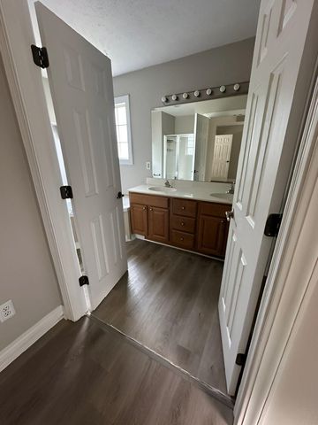819 S Southgate Drive, Nixa, MO 65714