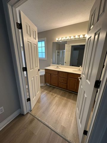 819 S Southgate Drive, Nixa, MO 65714