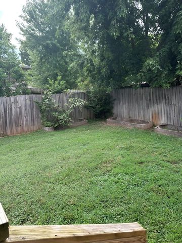 819 S Southgate Drive, Nixa, MO 65714