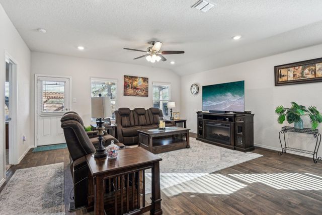 759 Ocelot CT, Seguin, TX 78155