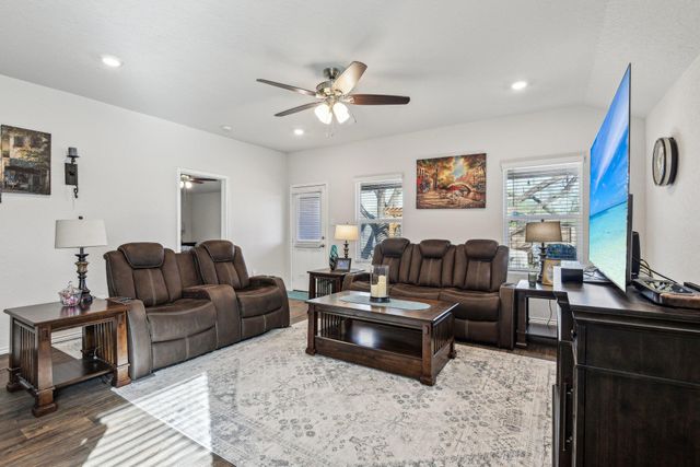 759 Ocelot CT, Seguin, TX 78155