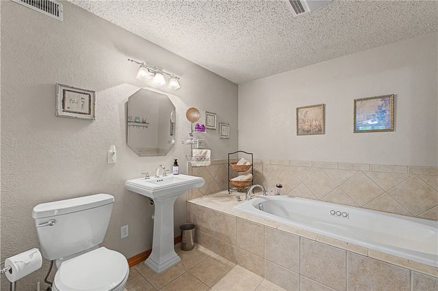 31 Skelton Drive, Bella Vista, AR 72715