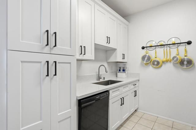 8310 Regents Road 1E, San Diego, CA 92122