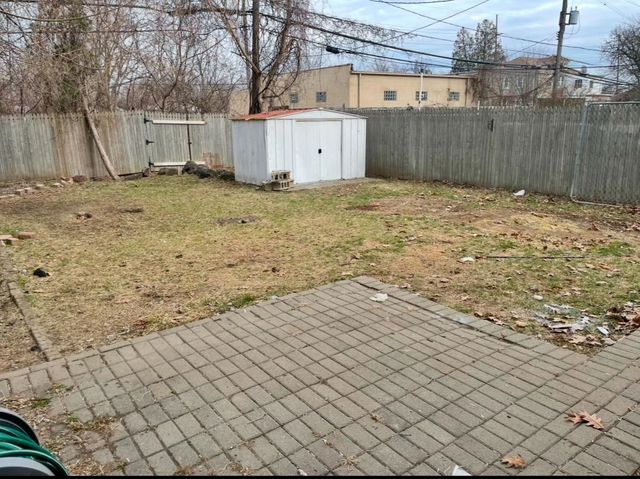 22580 Oaklane Street, Warren, MI 48089