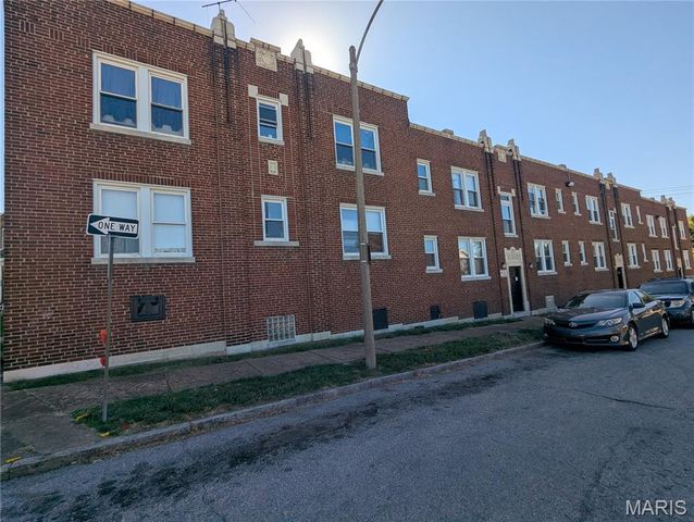 3900 Ray Avenue, St Louis, MO 63116