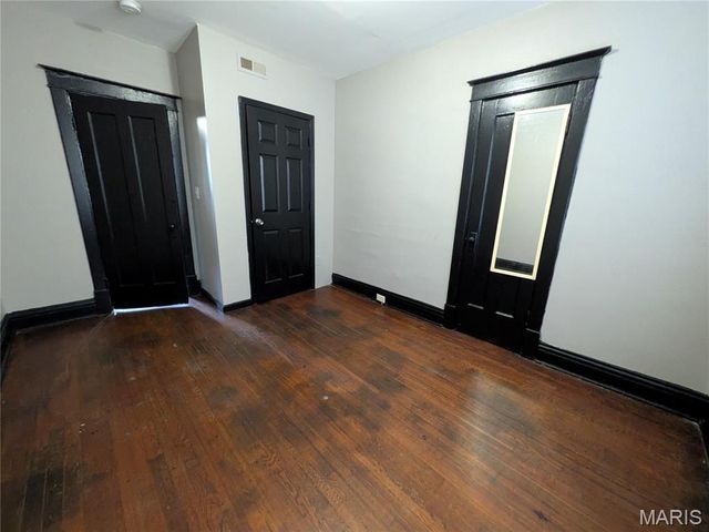 3900 Ray Avenue, St Louis, MO 63116