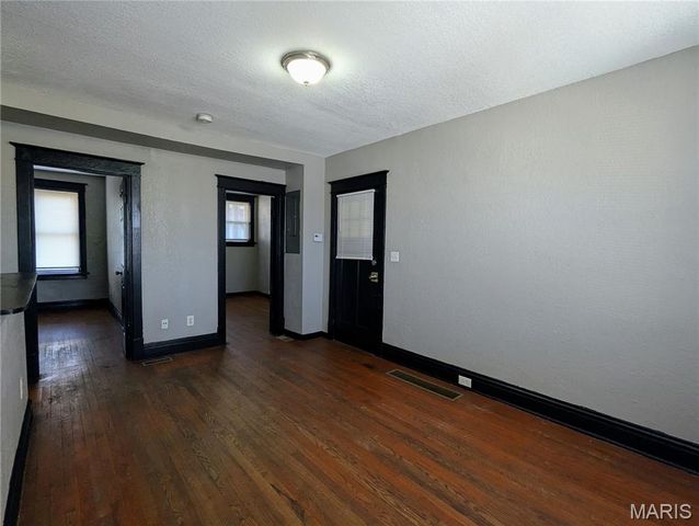 3900 Ray Avenue, St Louis, MO 63116