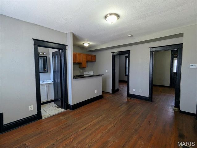 3900 Ray Avenue, St Louis, MO 63116