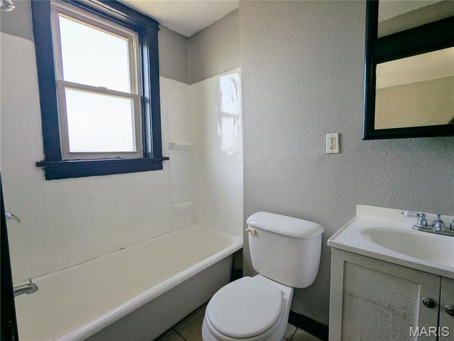 3900 Ray Avenue, St Louis, MO 63116