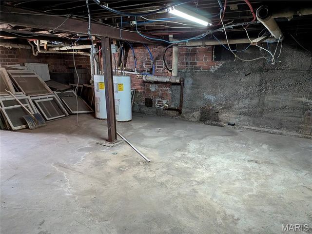 3900 Ray Avenue, St Louis, MO 63116