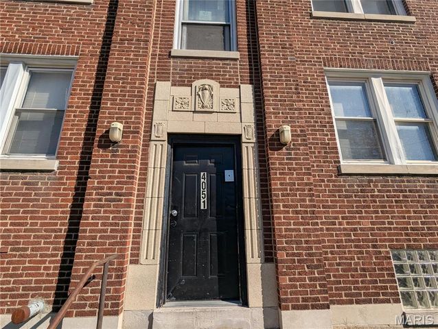 3900 Ray Avenue, St Louis, MO 63116