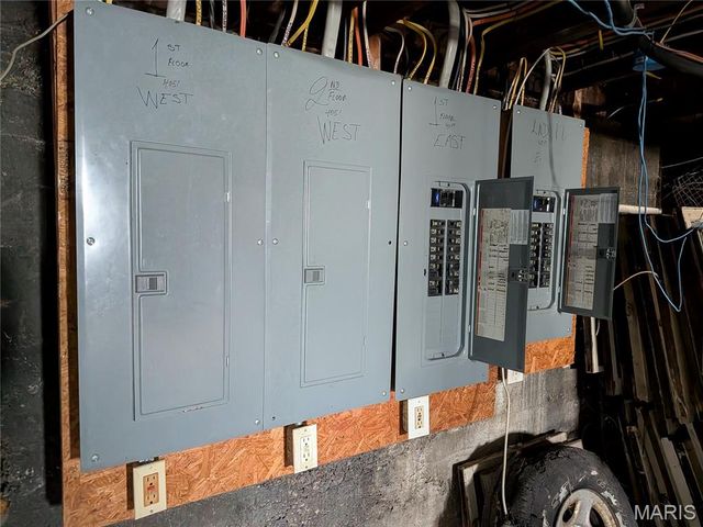 3900 Ray Avenue, St Louis, MO 63116