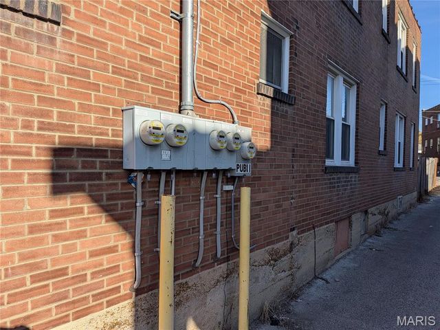 3900 Ray Avenue, St Louis, MO 63116