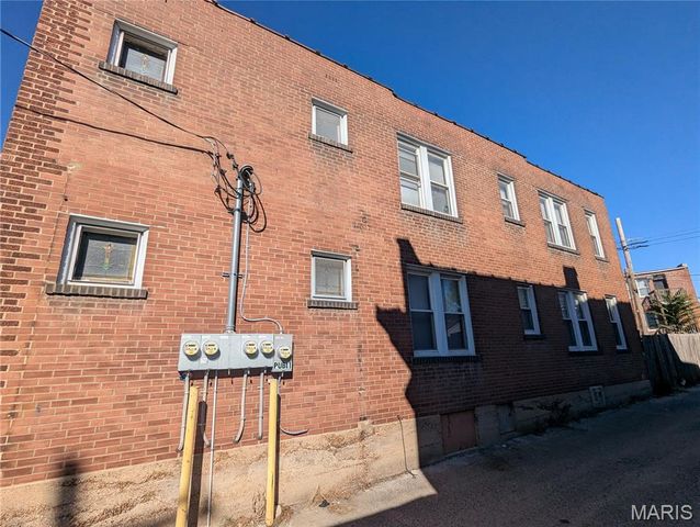 3900 Ray Avenue, St Louis, MO 63116