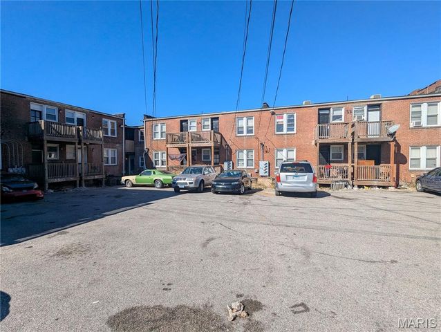 3900 Ray Avenue, St Louis, MO 63116