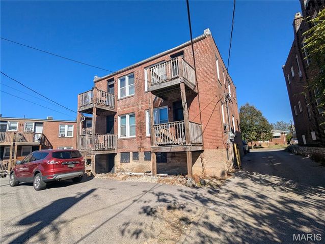 3900 Ray Avenue, St Louis, MO 63116