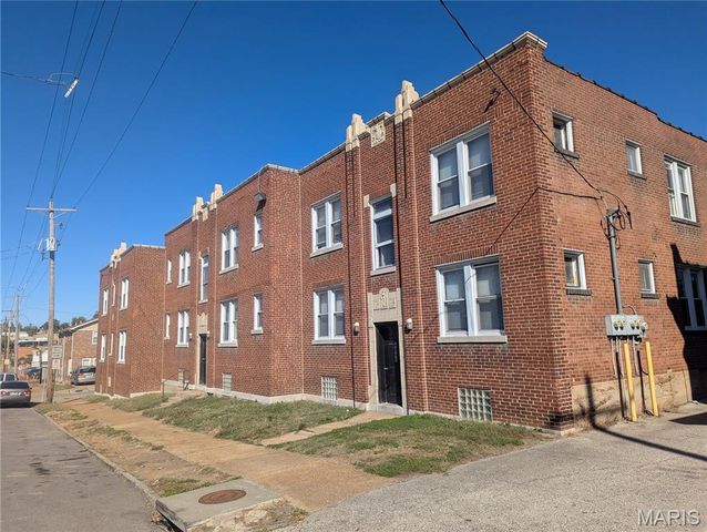 3900 Ray Avenue, St Louis, MO 63116