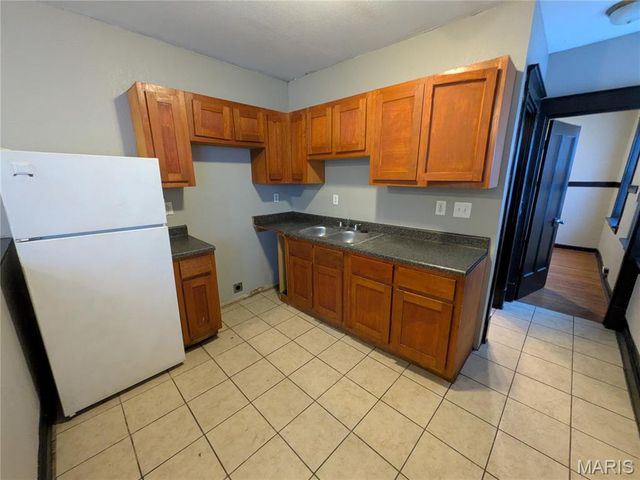 3900 Ray Avenue, St Louis, MO 63116