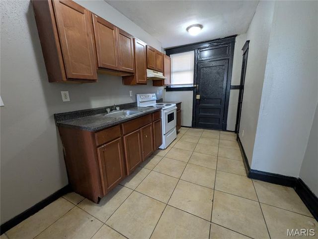 3900 Ray Avenue, St Louis, MO 63116