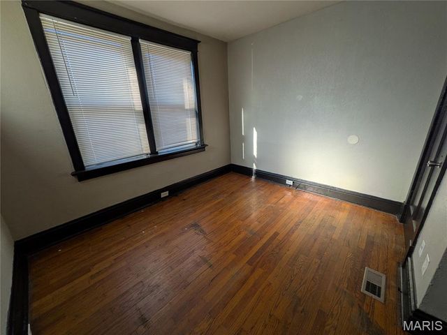 3900 Ray Avenue, St Louis, MO 63116