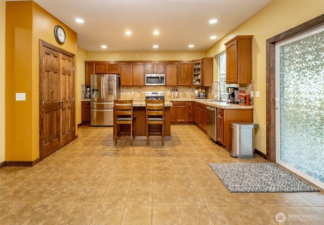 6977 Flute Street SE, Lacey, WA 98513