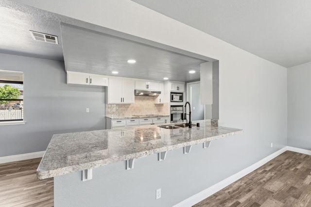 343 N Orangewood Avenue, Fresno, CA 93727