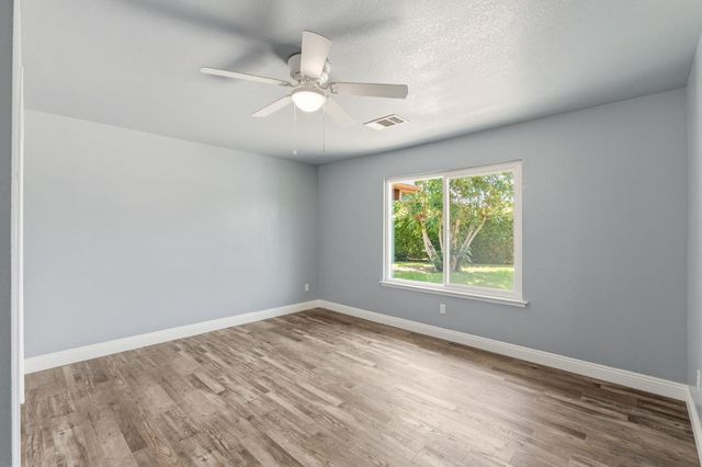 343 N Orangewood Avenue, Fresno, CA 93727