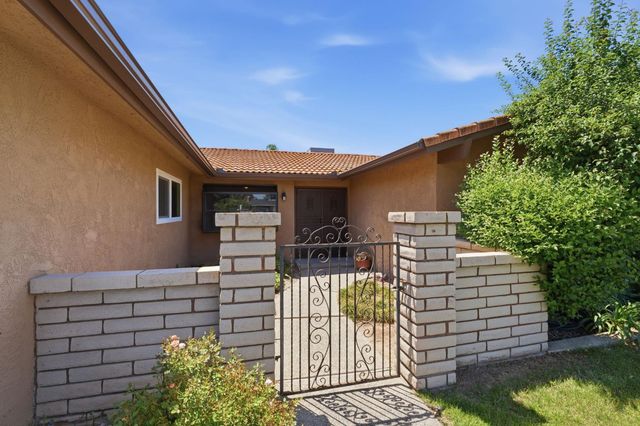 343 N Orangewood Avenue, Fresno, CA 93727