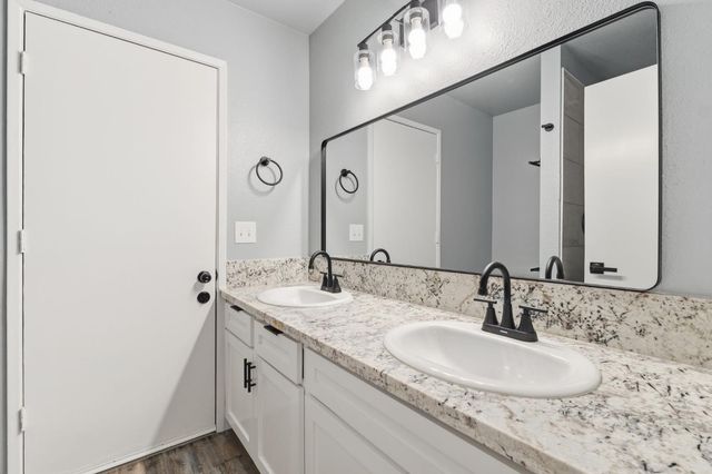 343 N Orangewood Avenue, Fresno, CA 93727