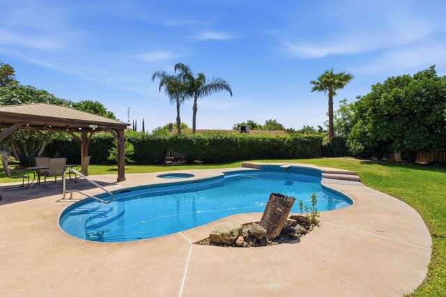 343 N Orangewood Avenue, Fresno, CA 93727