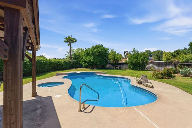 343 N Orangewood Avenue, Fresno, CA 93727