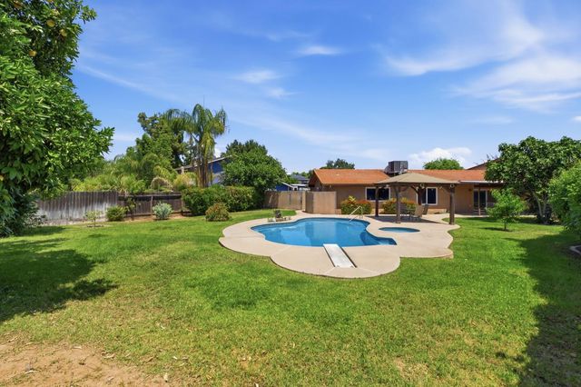 343 N Orangewood Avenue, Fresno, CA 93727