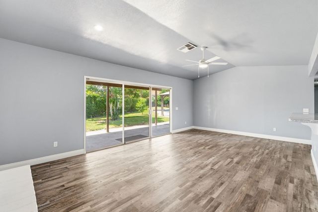 343 N Orangewood Avenue, Fresno, CA 93727