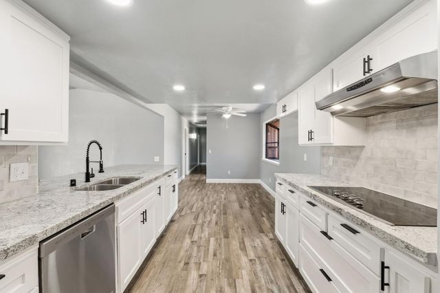 343 N Orangewood Avenue, Fresno, CA 93727